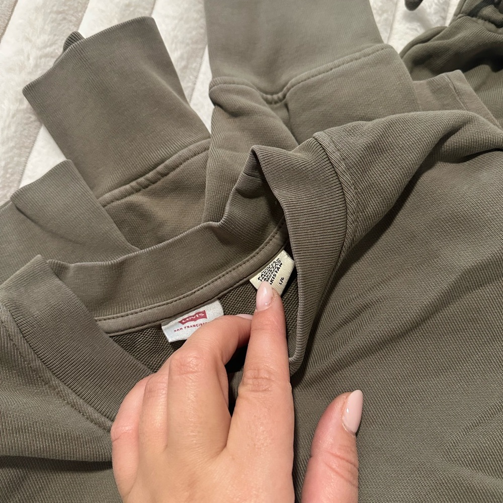 Levi's Khaki Sweatshirt and Joggers Set - Picture 2 of 2